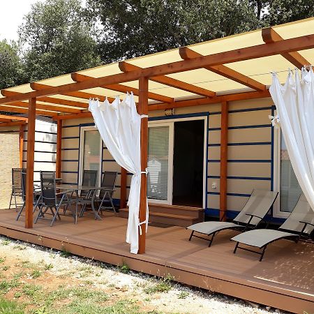 Grand Veles Camp Hotel Banjole Bagian luar foto