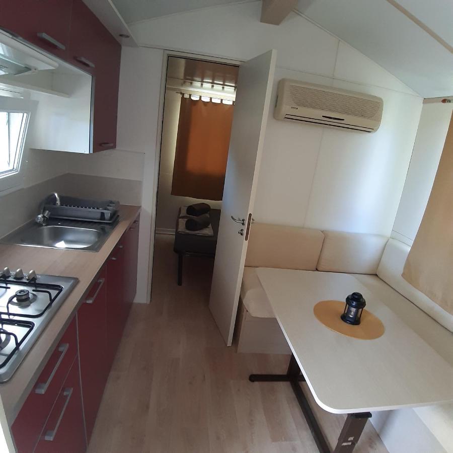 Grand Veles Camp Hotel Banjole Bagian luar foto