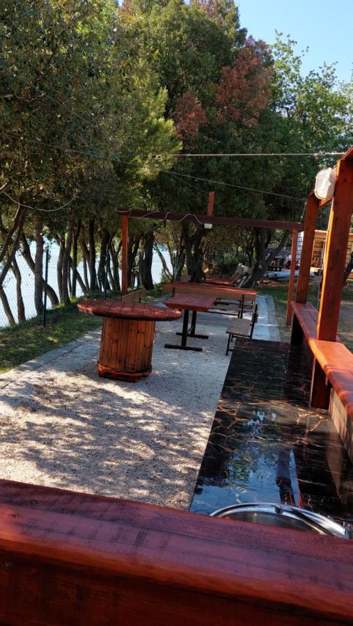 Grand Veles Camp Hotel Banjole Bagian luar foto