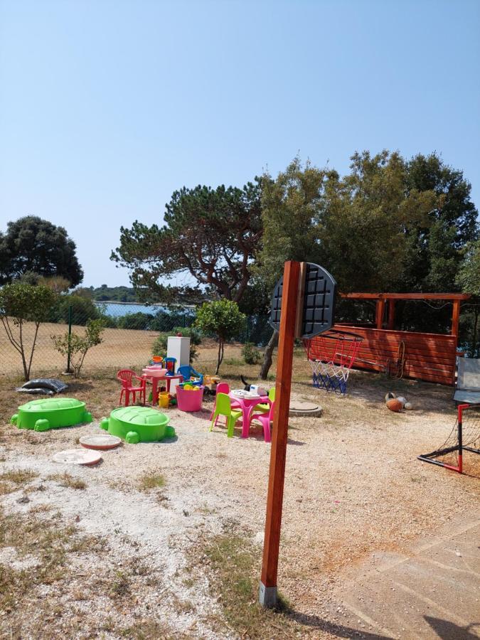 Grand Veles Camp Hotel Banjole Bagian luar foto