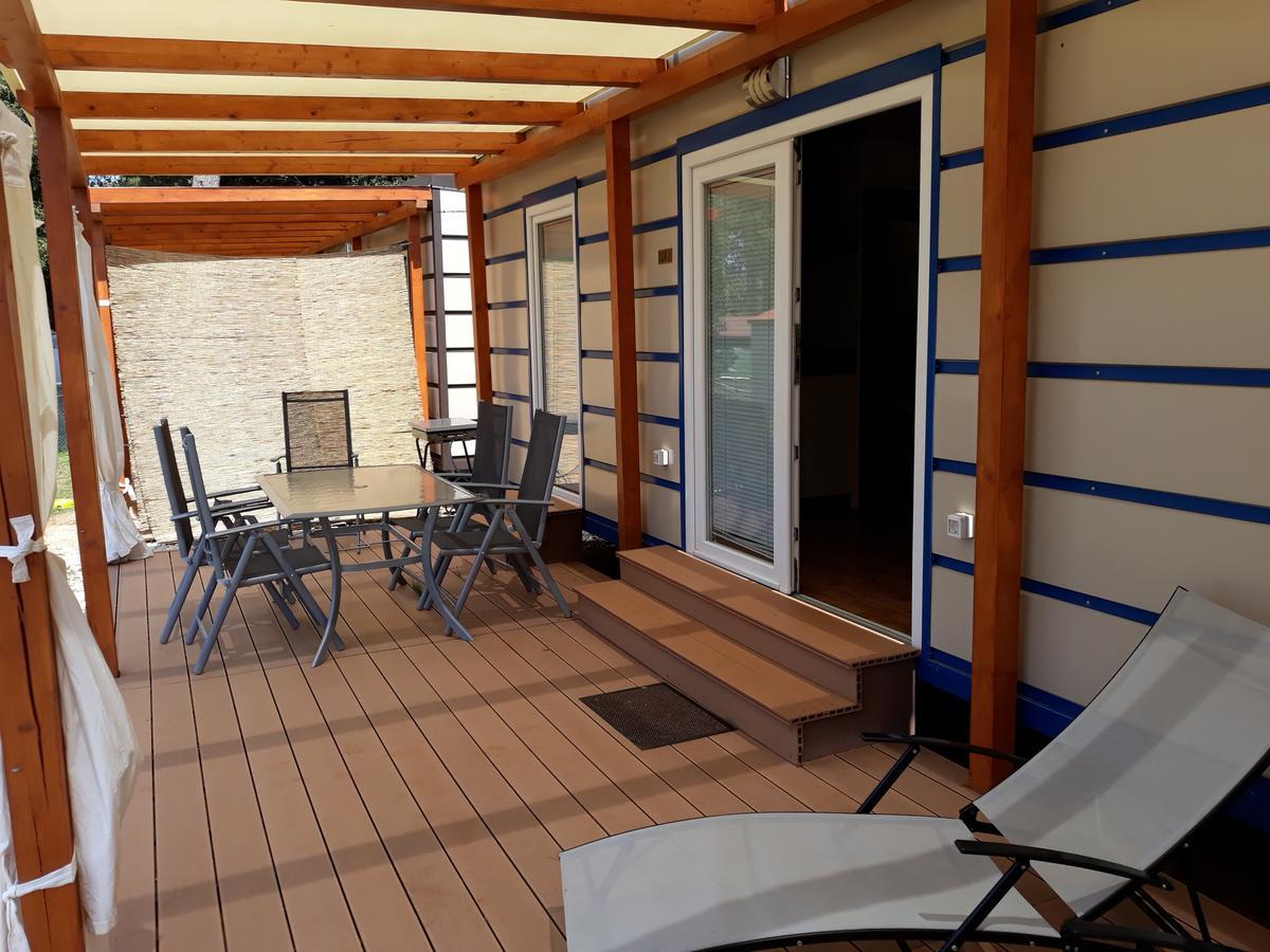 Grand Veles Camp Hotel Banjole Bagian luar foto