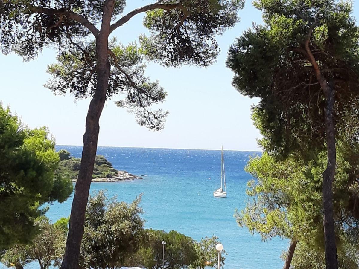 Grand Veles Camp Hotel Banjole Bagian luar foto