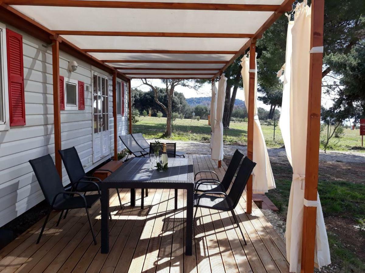 Grand Veles Camp Hotel Banjole Bagian luar foto