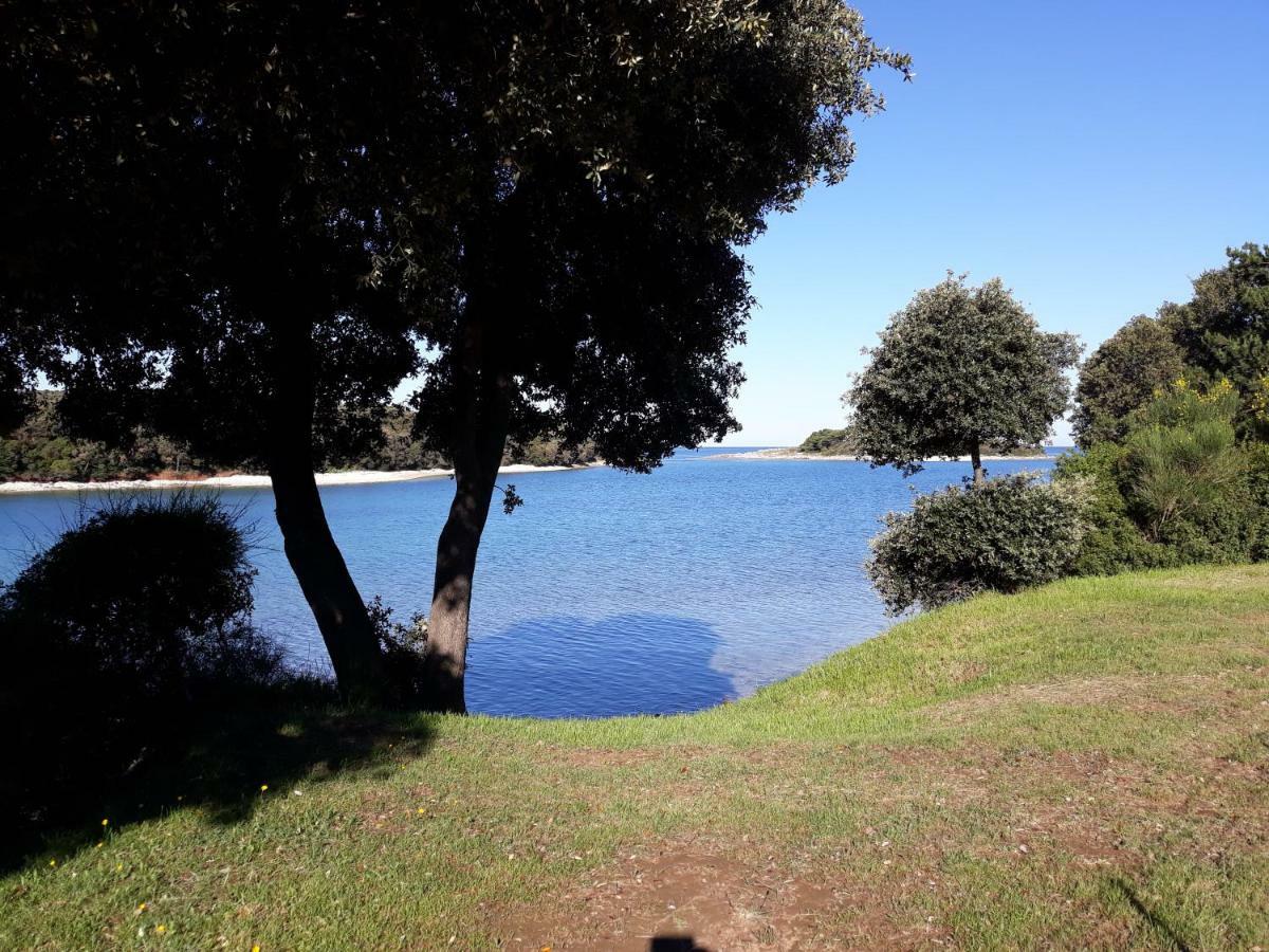 Grand Veles Camp Hotel Banjole Bagian luar foto