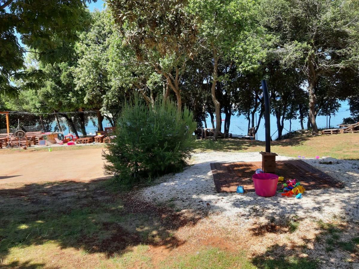 Grand Veles Camp Hotel Banjole Bagian luar foto